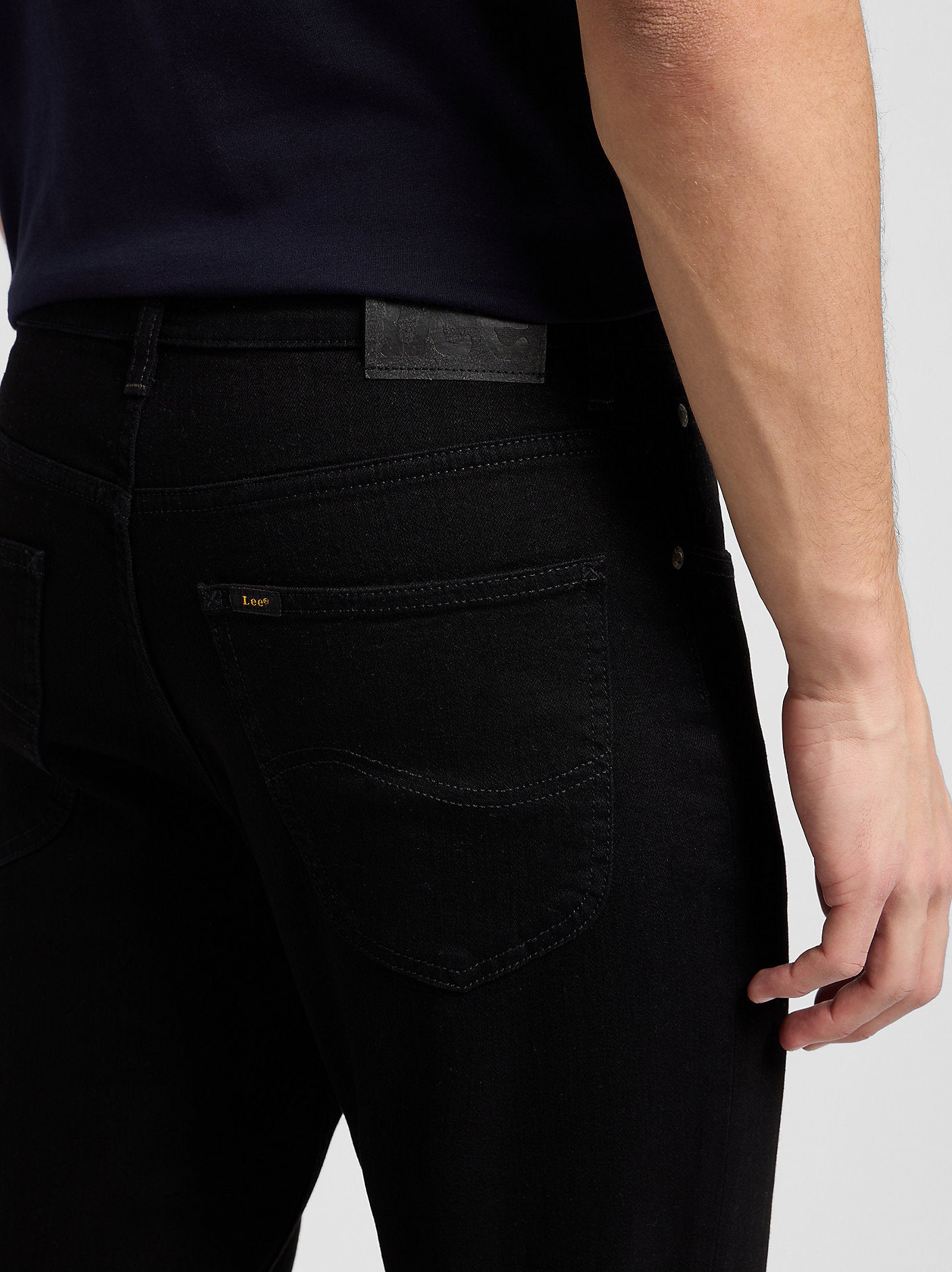 Lee Brooklyn Low Stretch Classic Straight Leg Jean for Men - Comfortable Denim