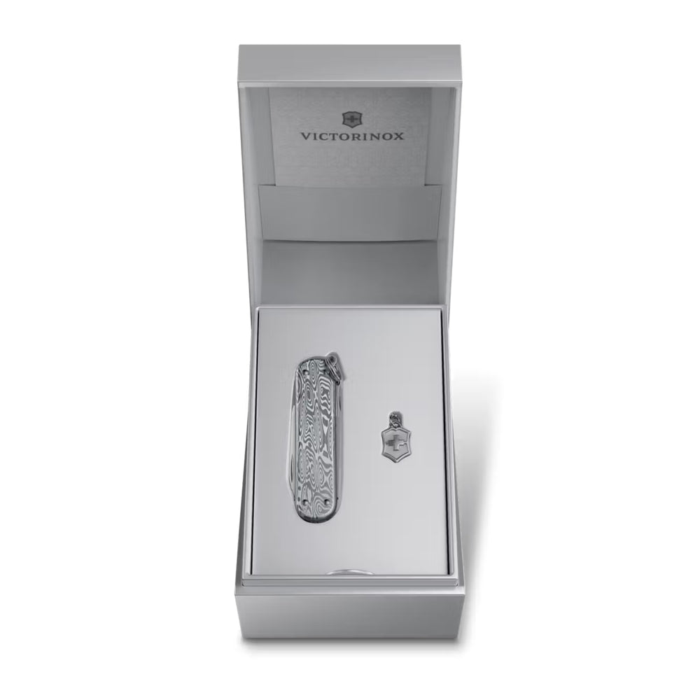 Victorinox Classic SD Brilliant Damast in Damast  - 0.6221.34